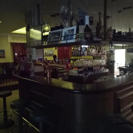 London Cafe 住宿加早餐酒店 3*