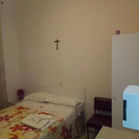 London Cafe 3* 蒙蒂新堡