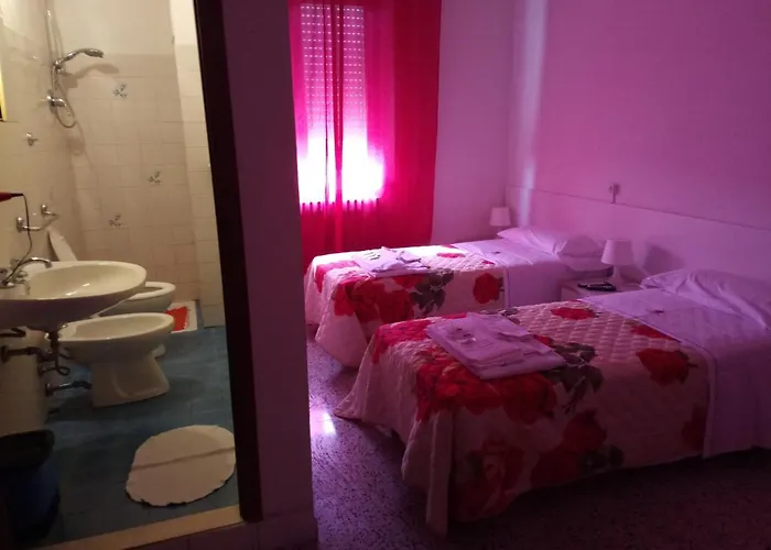 London Cafe Bed & Breakfast 3*