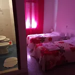 London Cafe Bed & Breakfast 3*
