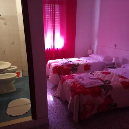 London Cafe Bed & Breakfast 3*
