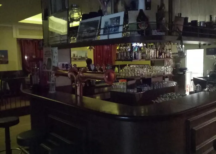 London Cafe Bed & Breakfast 3*